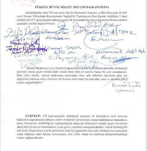 ZeynepSarku17HE's tweet photo. @MahinurOzdemir Bizim gibi sözleşmeden kadroya geçen ama annelik görevini yapmasına izin vermediğiniz öğretmenlerin çocuklarının veli toplantısına kim katılacak peki? Sadece sizin mi çocuklarınız var ? 16 aylık bebeğimi annesiz ağlattınız siz de perişan olun ! @MahinurOzdemir https://t.co/OJdGNlu6Xf