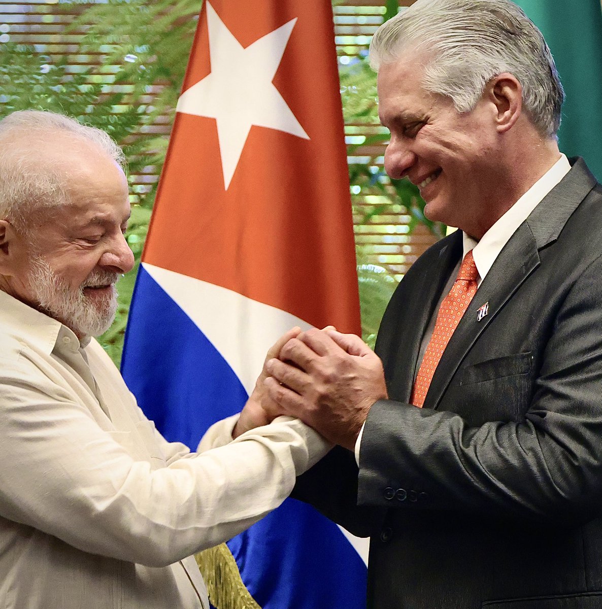 Querido hermano <a href="/LulaOficial/">Lula</a>, desde #Cuba, donde se te quiere y admira, te deseamos una cirugía exitosa y pronta recuperación. Este mundo injusto y desigual te necesita en la pelea por transformarlo en otro mejor posible. Cuenta con nuestro apoyo fraterno.

¡Fuerte abrazo!