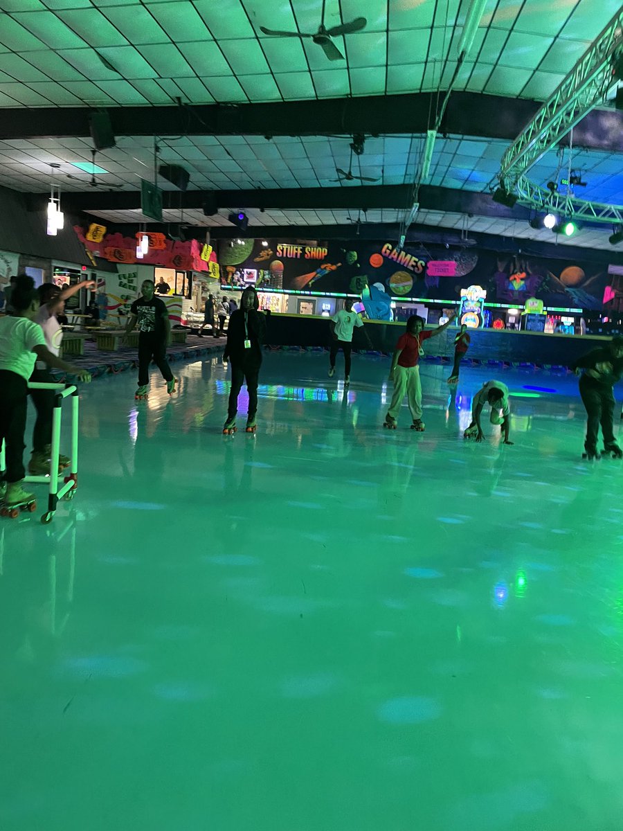 IPS_ArlingtonMS's tweet photo. 95% or better attendance & good behavior celebration to finish an awesome spirit week!!!
#RollinKNIGHTS🟨⬛️
#GoKnights🟨⬛️
#ProudtobePublic🟨⬛️
#Rollercave
@StacyColeman05
@HawkinsShe145
@SocialWorkerAMS
@Ms_Billups
@AMS_Counselor
@CoachChrisScott https://t.co/6oIMTxCefa