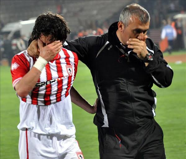 Karadenizliyiz ; asabiyiz,hemen parlarız ,bir ton laf söyleriz ama  bir o kadar da inatçıyız.Haftaya yine #Samsunspor delisiyiz.
20 yıl önce de küsmedik, 11 yıl önce de küsmedik. Hiçbir zaman da küsmeyiz.
Tek gerçek Atatürk'lü armamız  <a href="/Samsunspor/">Samsunspor 🇹🇷</a> 
Senin canın sağolsun.