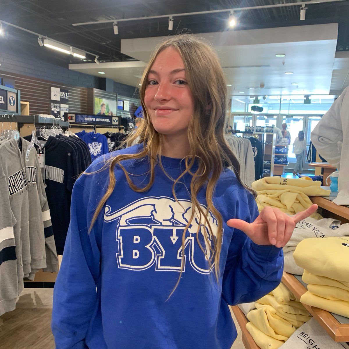 byustore's tweet photo. Happy game day Cougs!! Show off your BYU spirit and make every #ReptheYFriday a blue-and-white celebration!
Wear BYU attire on-campus or DM us your #ReptheY outfit for a chance to be featured!
#reptheYfridays #BYUfan #BYUstore #BYU #Big12 https://t.co/EUT2Ff9ujL