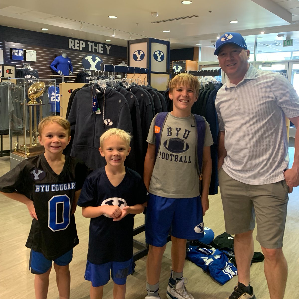 byustore's tweet photo. Happy game day Cougs!! Show off your BYU spirit and make every #ReptheYFriday a blue-and-white celebration!
Wear BYU attire on-campus or DM us your #ReptheY outfit for a chance to be featured!
#reptheYfridays #BYUfan #BYUstore #BYU #Big12 https://t.co/EUT2Ff9ujL