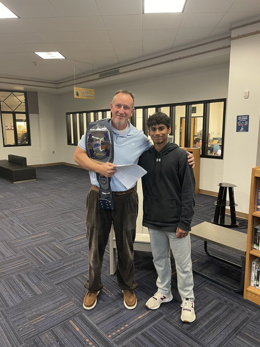 _CoachTimMurphy's tweet image. Another week another Longhorn Leader in the classroom. This week Mr. Starkey address the boys before our battle against Chichester. Mr. Starkey always finds ways to make his class engaging! Thank your for all you do for our players. #UPRIDE #LEAD