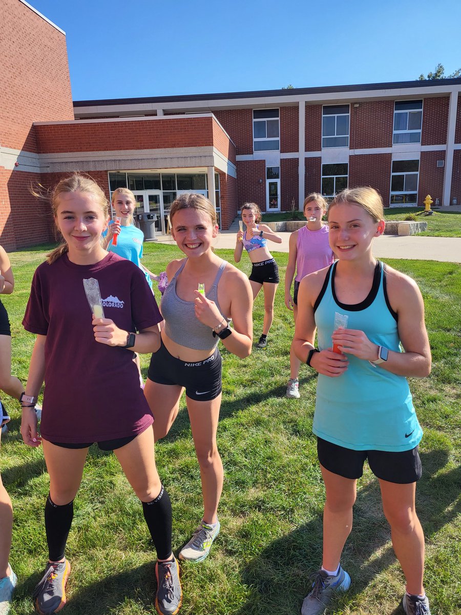 IndyGirlsXCTF's tweet photo. FREEZIE POP FRIDAY
#WHYISIT90DEGREES
#ITSALMOSTOCTOBER https://t.co/Irj2QvBfCm