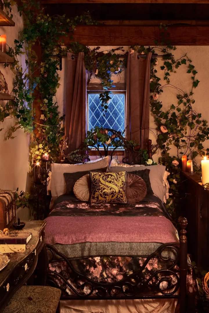 thespookygirll's tweet photo. you can now stay in the hocus pocus cottage https://t.co/pAqMuZx2R0