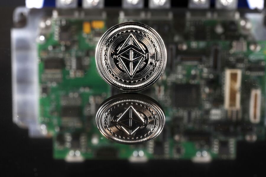 InvestmentNews (@investmentnews) on Twitter photo As SEC delays approving spot bitcoin ETFs, ethereum futures strategies get a nod.
But advisors who want crypto ETFs are waiting for spot products, observers say buff.ly/45gWKoy #InvestmentNews <a href="/EmileHallez/">Emile Hallez</a> #crypto #ETFs As SEC delays approving spot bitcoin ETFs, ethereum futures strategies get a nod.
But advisors who want crypto ETFs are waiting for spot products, observers say buff.ly/45gWKoy #InvestmentNews <a href="/EmileHallez/">Emile Hallez</a> #crypto #ETFs