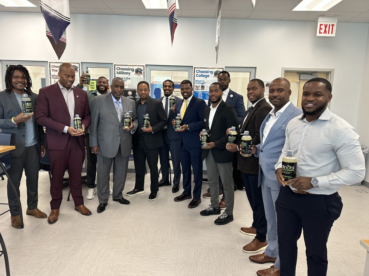 ConradAusar's tweet photo. Big thank you to @CPSCEdoBogdana and Chief Morris, for another great meeting with #UBME Today was another great step toward leading our nation in equitable outcomes for all. #dinobidetergent for all too! @ABC7Chicago @TheFundChicago @CPSNetwork16 @ChiPubSchool @ChicagosMayor https://t.co/lvRvKLvaQk