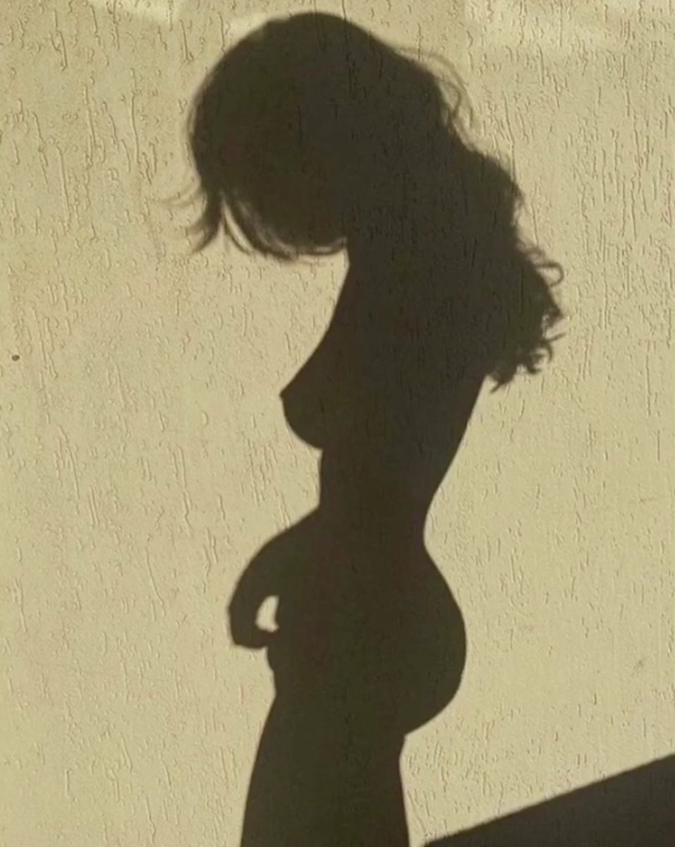 جيدك خُلق للشم .. يا نعمة الدنيا
صدرك هناء للضم .. ياليت توعدنا