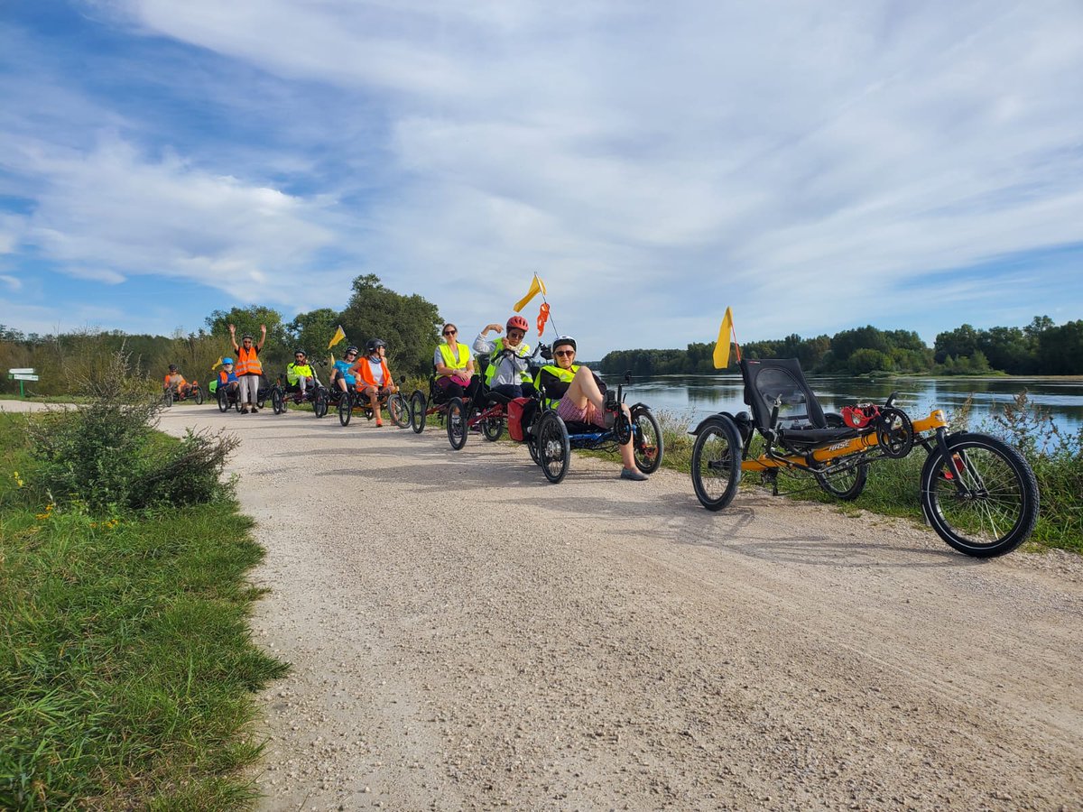 MelLorion's tweet photo. Faire un voyage à vélo, c'est le défi que notre groupe d´amis 👩🏻‍🦽👩🏽‍🦽👩🏻‍🦯🏃‍♀️🏃🏻‍♀️ s´est lancé. Lundi 25/09, notre équipe Hand2,3onpédaletous est partie d´Orléans pour rallier Tours après 5 jours et 170km en vélo tricycle le long de la Loire. Quelques images de cette merveilleuse aventure https://t.co/XzSGFkzIc9