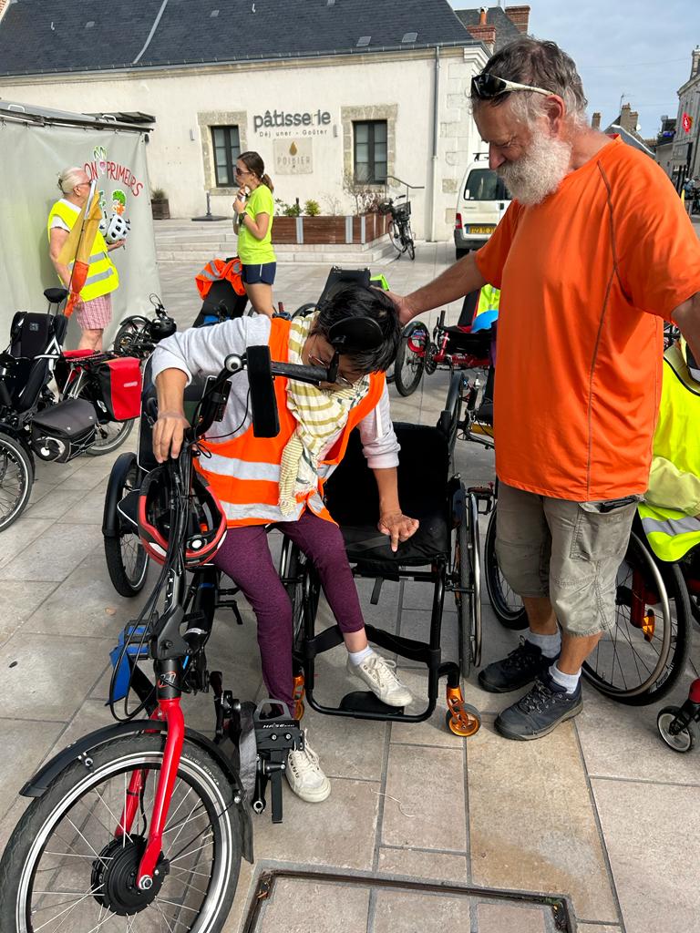 MelLorion's tweet photo. Faire un voyage à vélo, c'est le défi que notre groupe d´amis 👩🏻‍🦽👩🏽‍🦽👩🏻‍🦯🏃‍♀️🏃🏻‍♀️ s´est lancé. Lundi 25/09, notre équipe Hand2,3onpédaletous est partie d´Orléans pour rallier Tours après 5 jours et 170km en vélo tricycle le long de la Loire. Quelques images de cette merveilleuse aventure https://t.co/XzSGFkzIc9