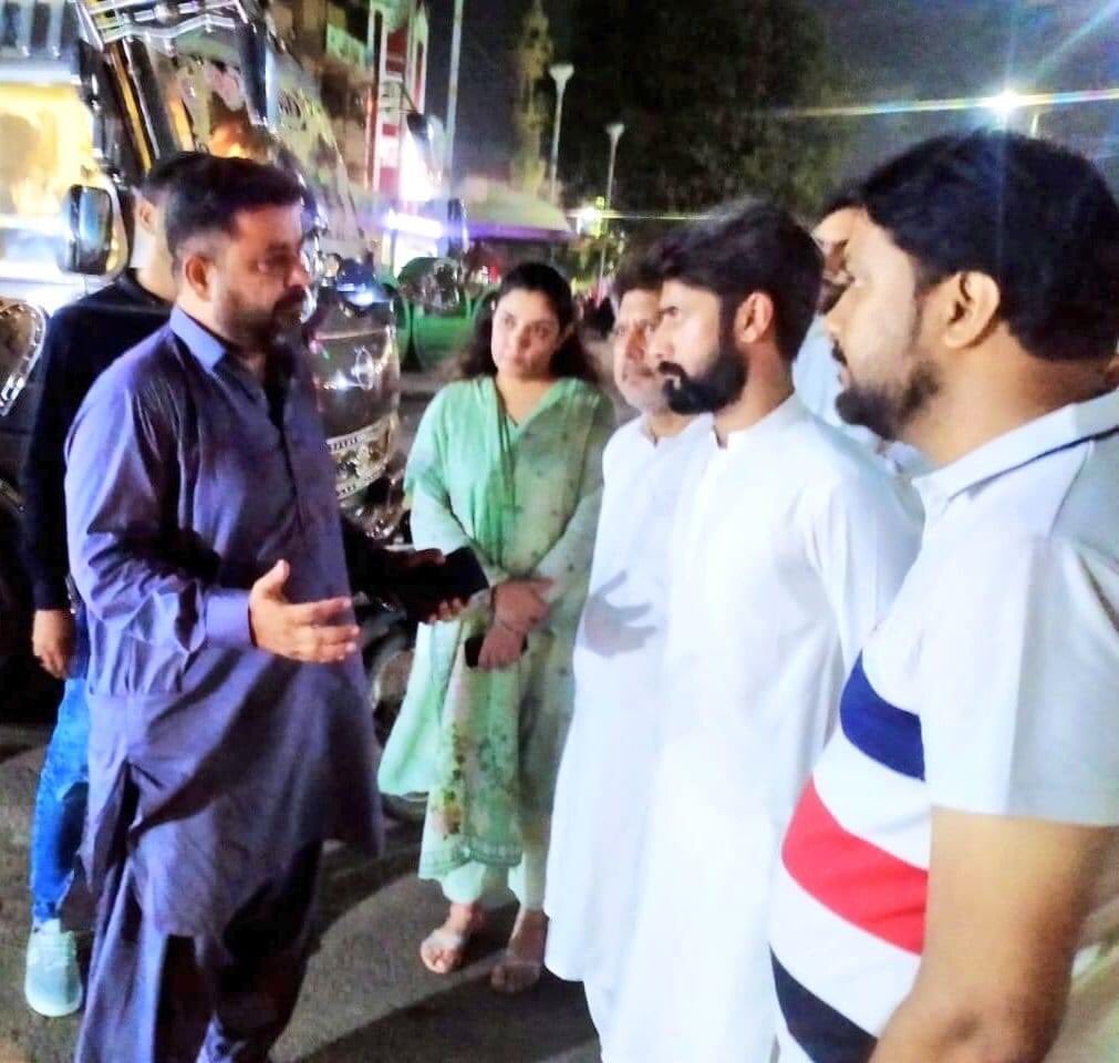 JunaidNn's tweet photo. متحدہ قومی مومنٹ پاکستان کی مرکزی میڈیا سیل انچارج سبین باجی، سی او سی جوائنٹ انچارج نعیم بھائی ممبر نشاط قبھائی نے یکم اکتوبر کو ہونے والے جلسے گاہ کا وزٹ کیا ان کے ہمراہ ملیر ٹاون آرگنائزر فہیم بھائی، جوائنٹ ٹاون آرگنائزر جنید خان یوسفزی بھائی اراکین ٹاون کمیٹی ملیر ٹاون موجود https://t.co/2wh9koD95P