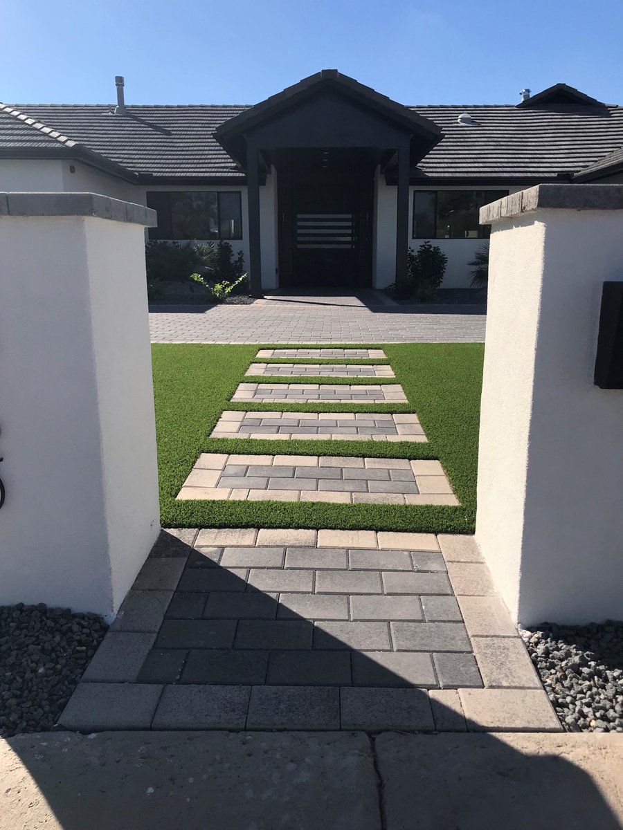 Step into the beauty of Umbriano®!

🧱: Umbriano® Paseo 6x9 6CM Onyx & Greystone FM
🏬: Horizon 
👷: Miad Construction
📍: Scottsdale, AZ
.
.
.
#ackerstone #ackerstonepavers #theartofackerstone #umbriano #pavers #hardscapedesign #paverdesign #landscapearchitect #timelesselegance