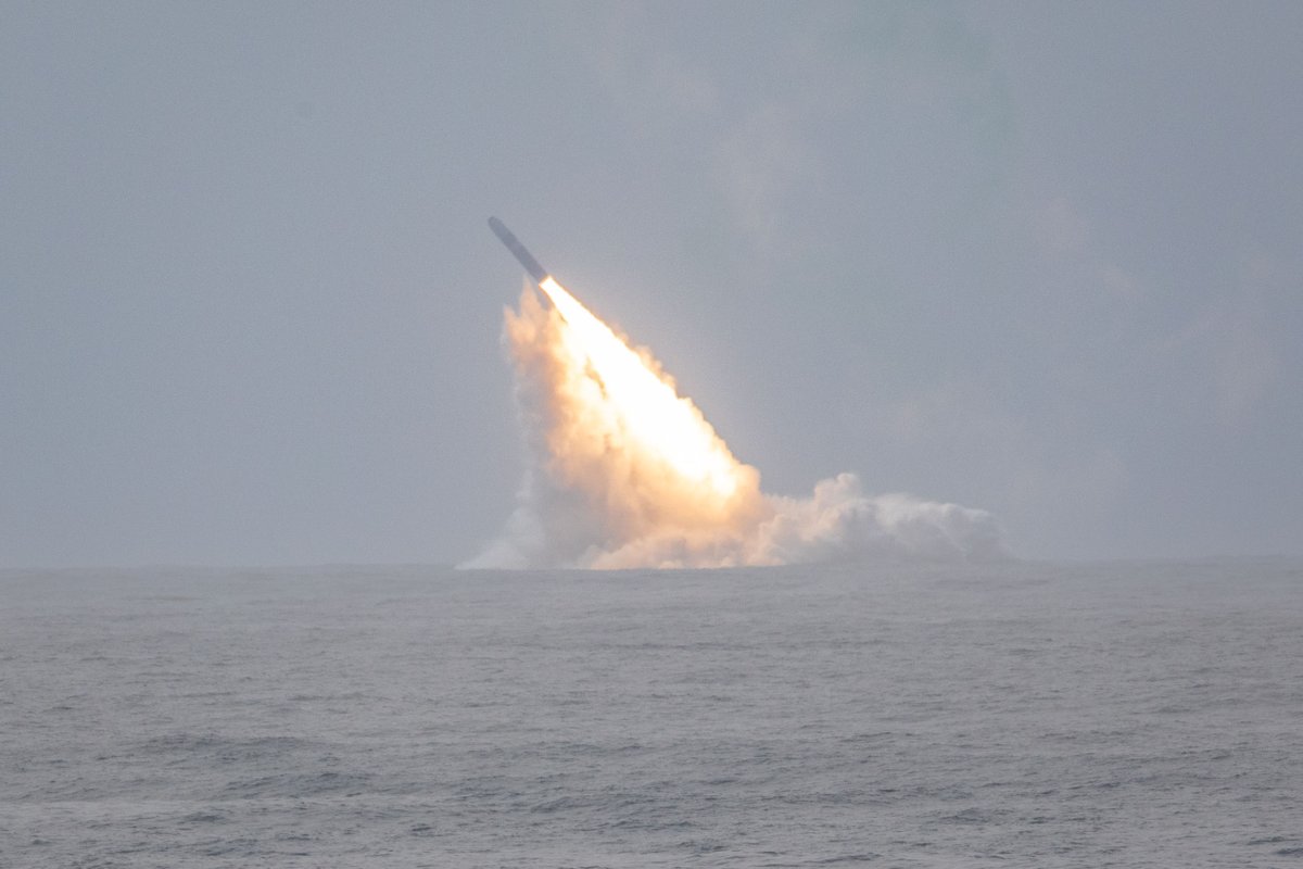 USNavy's tweet photo. Test complete ✅ 

An unarmed Trident II D5LE missile launches from the USS Louisiana (SSBN 743), marking a successful Demonstration and Shakedown Operation-32 (DASO-32) off the coast of San Diego on Wednesday. 

Read more here 👉 https://t.co/savqLZ073t https://t.co/VlAp0VjMaZ