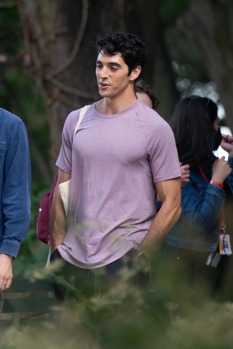 agcdeeznuts's tweet image. the sluttiest thing a man can do is wear lavender and carry a tote bag