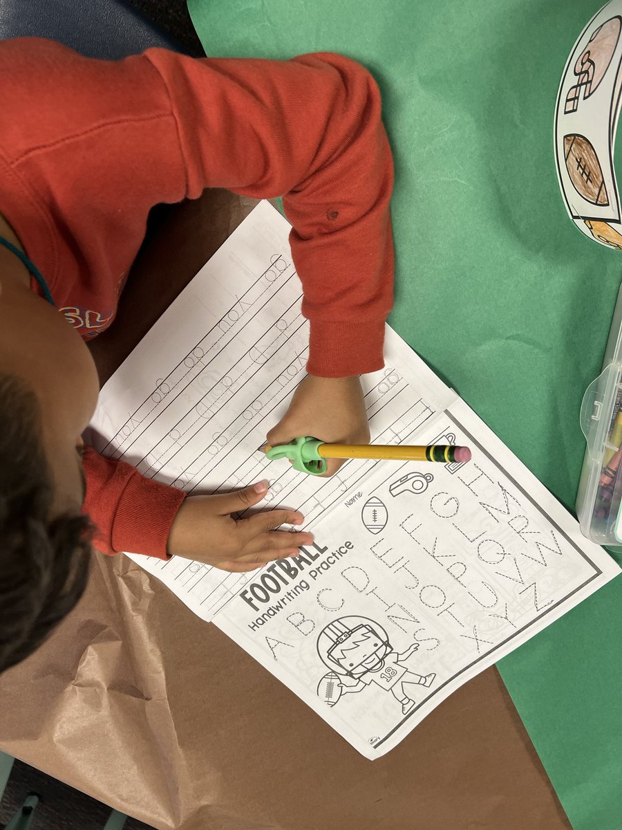 KGnCaffeinated's tweet photo. Ss got right to work gearing up with customized helmets and working on their KG Playbook first thing in the morning! https://t.co/Ca4pX8n1QX