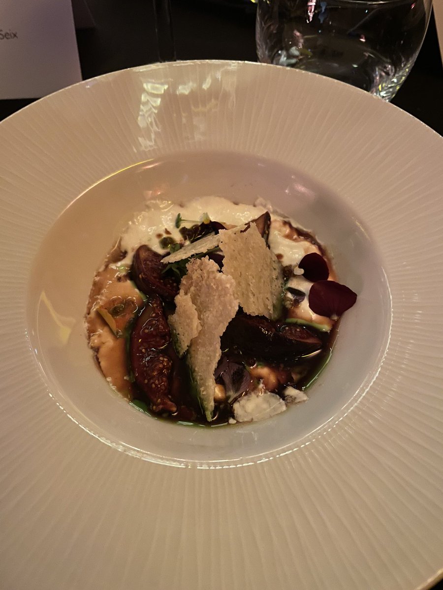 epseix's tweet image. This #EdVenture tastes good so far @EdwardianHotels 🍽️ 😋