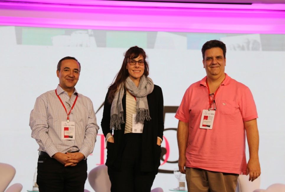 RedeSciELO's tweet photo. @PesquisaFapesp @agencia_bori @fosoriog O painel apresentou a perspectiva dos palestrantes sobre o futuro da comunicação científica, destacando a importância da comunicação social da ciência e da utilização de tecnologias para solucionar problemas e apoiar na tomada de decisões #SciELO25 https://t.co/5rdkXkTnLF