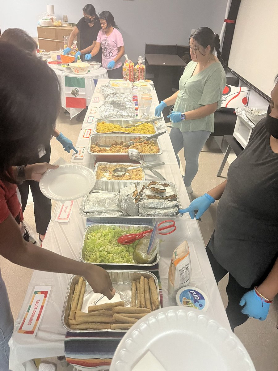 Our PDWMS parents are wonderful! We had beautiful lunch to celebrate #HispanicHeritageMonth hosted by some of our parents and Mrs. Hickman! @prin_pauldwest @PaulDWestMiddle