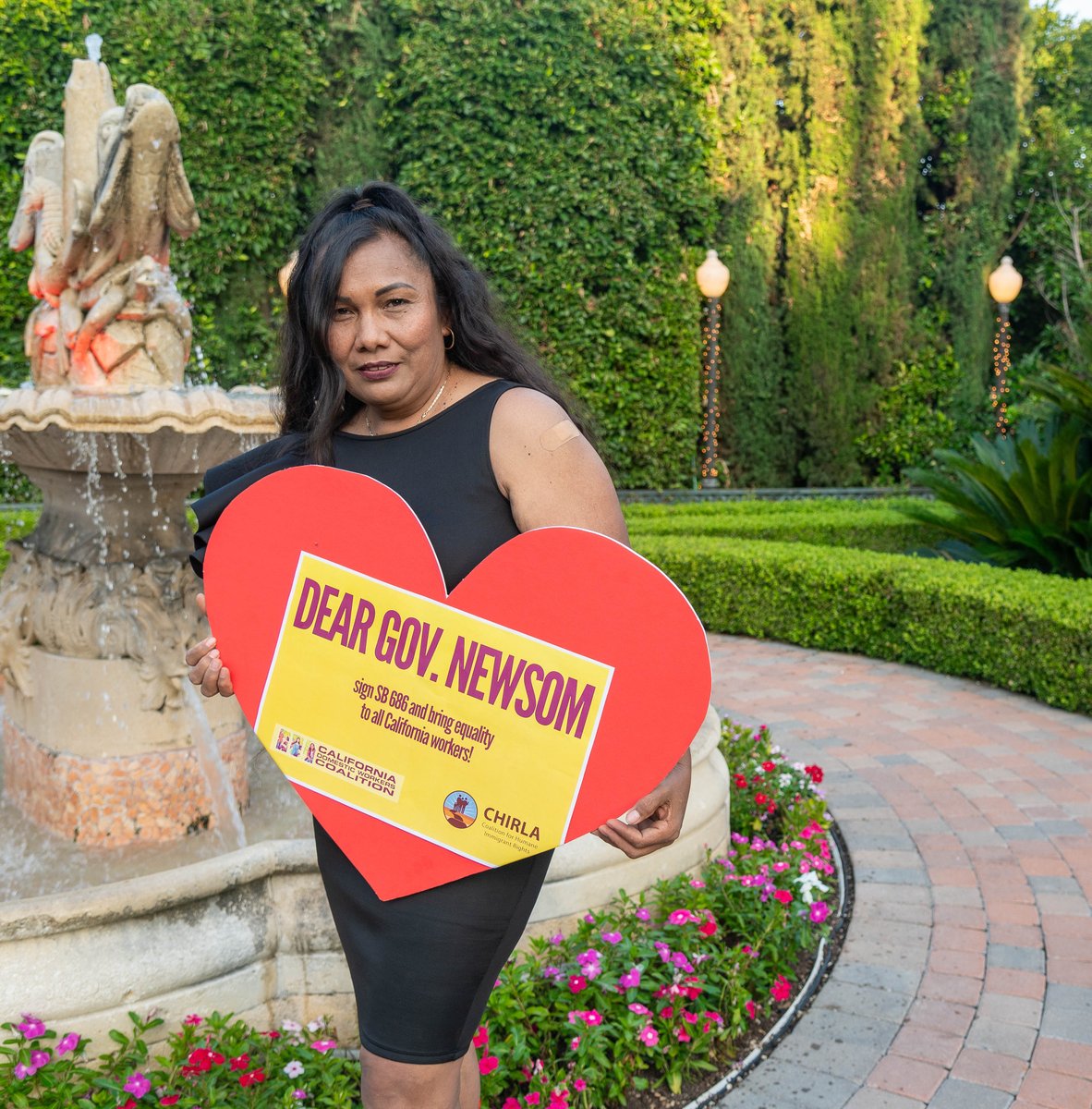 CHIRLA's tweet photo. CHIRLA members support #HealthandSafetyNow for domestic workers! 💜✊🏽
🚨TAKE ACTION & tell @CAgovernor @GavinNewsom to sign #SB686 at: https://t.co/aeHzgRlQsk
@CADomesticWrker @SenMariaEDurazo #YesOnSB686 #MyHealthMyDignity https://t.co/TWkU0GKzwq