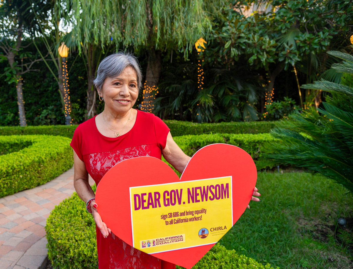 CHIRLA's tweet photo. CHIRLA members support #HealthandSafetyNow for domestic workers! 💜✊🏽
🚨TAKE ACTION & tell @CAgovernor @GavinNewsom to sign #SB686 at: https://t.co/aeHzgRlQsk
@CADomesticWrker @SenMariaEDurazo #YesOnSB686 #MyHealthMyDignity https://t.co/TWkU0GKzwq