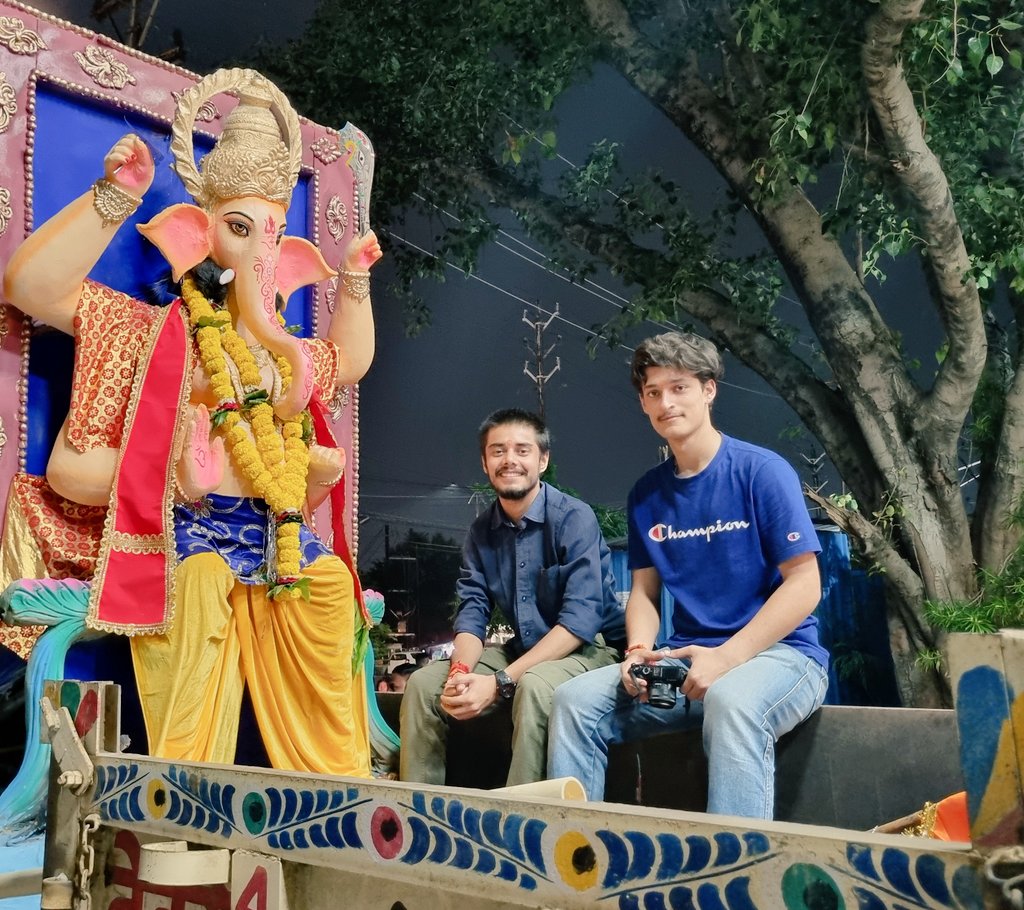 abhay_puri09's tweet photo. खुशियों की सौगात आए ,
गणेश जी आपके पास हर वर्ष आए
आपके जीवन मे आए सुख और संपत्ति की बहार
गणेश विसर्जन की हार्दिक शुभकामनाएं ! 🙏🏻
.
गणपति बप्पा मोरया 🌸
.
#GanpatiVisarjan #GanpatiBappaMorya #GanpatiFestival https://t.co/RqnEIQRbEe