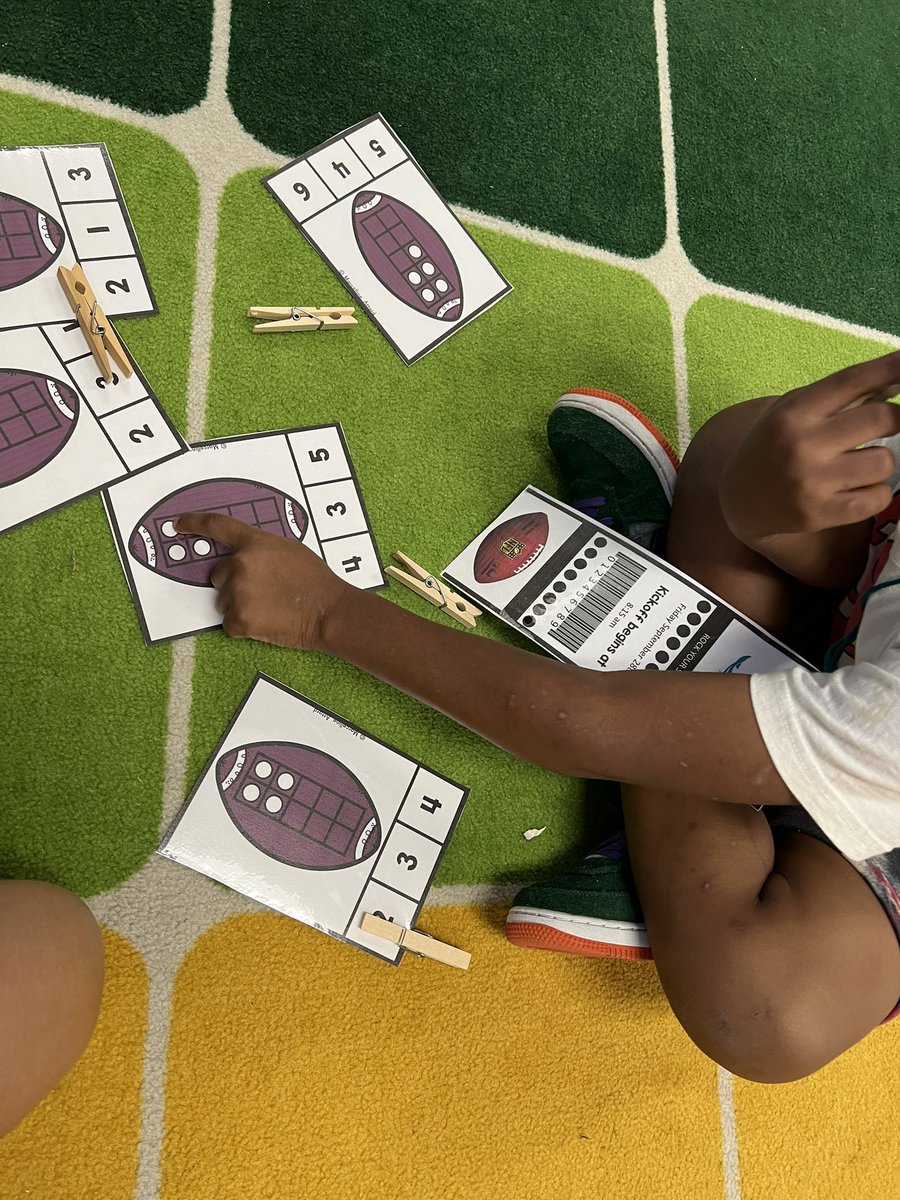 KGnCaffeinated's tweet photo. Ready, set, COUNT! Ss used special math games during math centers to identify numbers and quantities 0-10 🥳🏈🏅 https://t.co/mOnJeBrILH