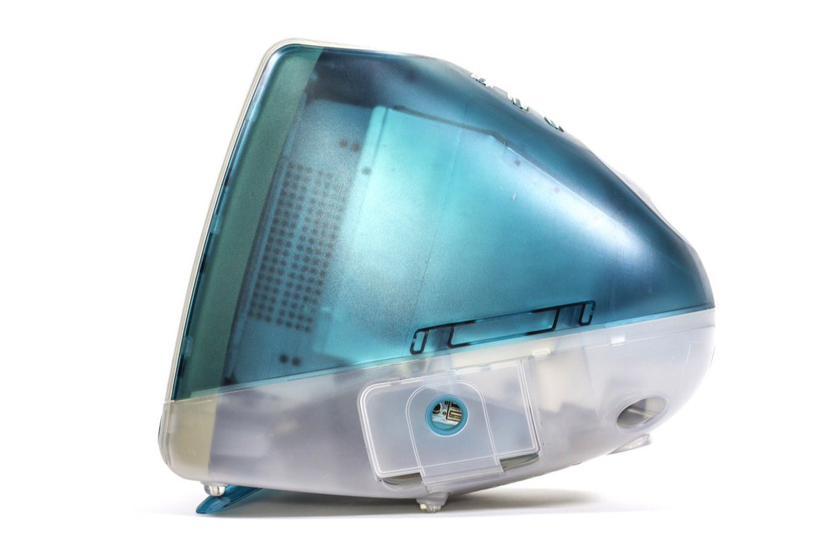 javi_sls's tweet photo. @JHawkShoots @SpigenWorld Does it look like an iMac G3? https://t.co/DVXFgZYBuS