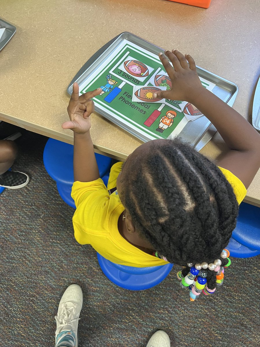 KGnCaffeinated's tweet photo. At literacy centers Ss worked on phonemic and phonetic skills with football learning games #ocpsrys https://t.co/JfjWco3ssp