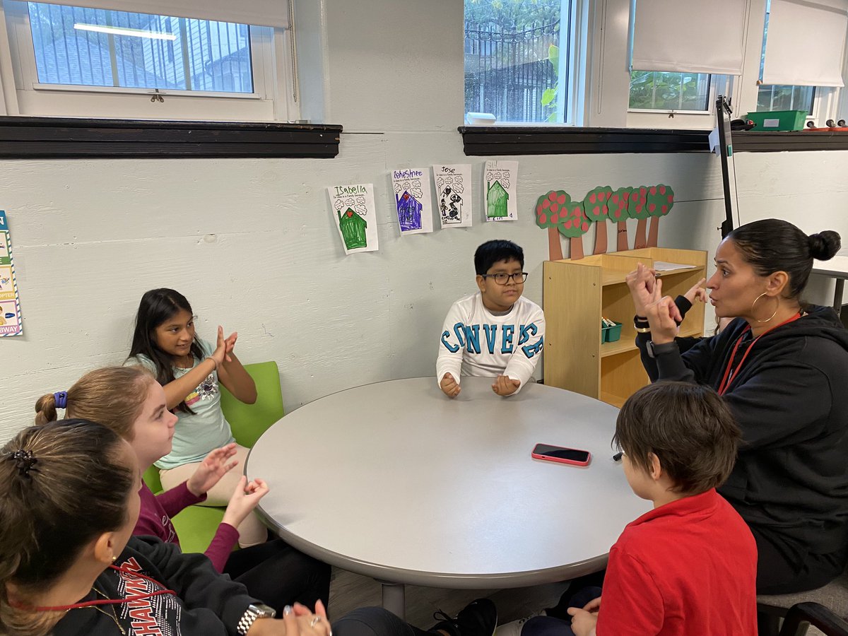MsCignetti's tweet photo. Our students have had so much fun learning some ASL! What a way to spend a Friday afternoon π€β¨ #WeeLearn #WeeAreHawken #WeeConnect https://t.co/WDXipZDFSW