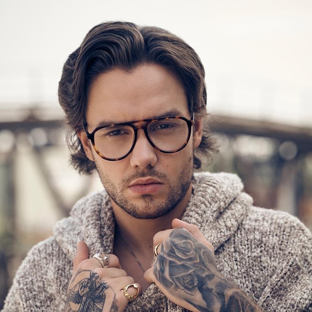 LiamPayneMty's tweet photo. 🔙 Hoy hace 3 años obtuvimos el magnífico photoshoot de Liam para la revista Esquire México en su edición Octubre 2020.
#LiamPayneXEsquireMX #HUGOEyewear 
💙 Amamos estas pics! https://t.co/OejfvQ5496