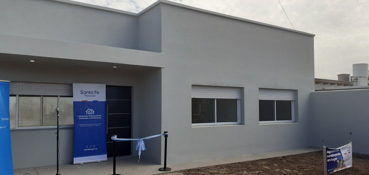 EstrellaScolari's tweet photo. Seguimos cumpliendo el sueño de la casa propia. 

Hoy en #MaríaTeresa inauguramos una nueva vivienda construida a través del programa provincial #LotePropio y recorrimos el avance de obra de 13 viviendas que se construyen a través programa nacional #CasaPropiaConstruirFuturo https://t.co/wTEnnltJHc