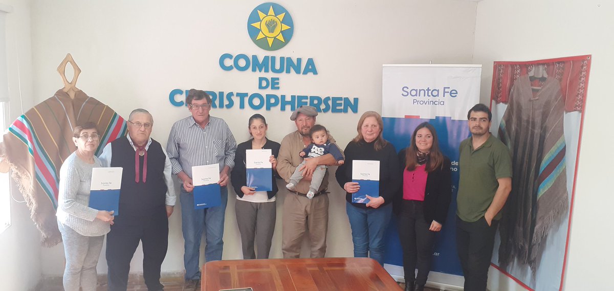 EstrellaScolari's tweet photo. Además, entregamos 10 títulos de propiedad en el marco del Programa de Escrituración FONAVI a familias de la localidad y en #Christophersen, reparando una larga espera para que las familias sean poseedoras plenas de su casa. https://t.co/vqWe5yXcfK