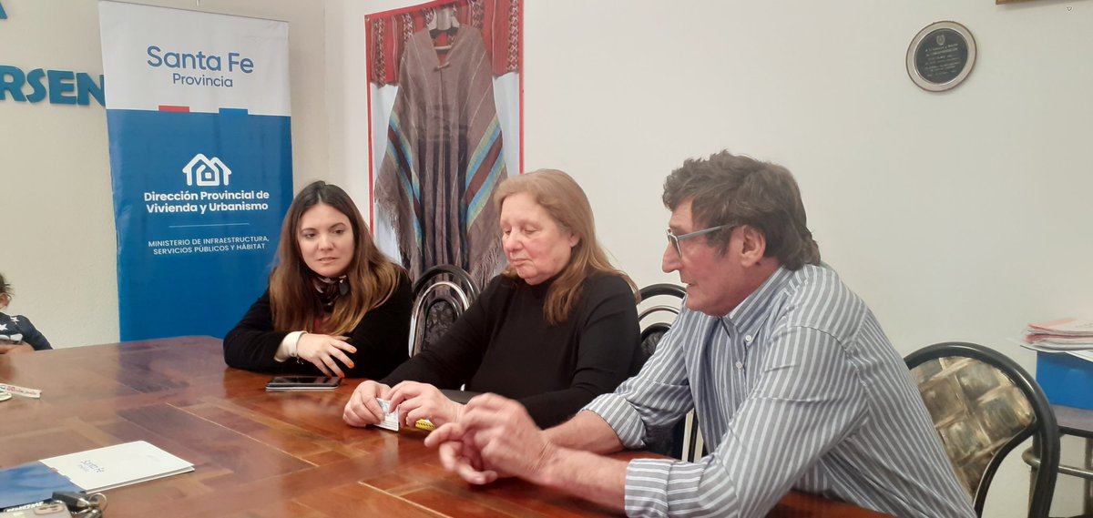 EstrellaScolari's tweet photo. Además, entregamos 10 títulos de propiedad en el marco del Programa de Escrituración FONAVI a familias de la localidad y en #Christophersen, reparando una larga espera para que las familias sean poseedoras plenas de su casa. https://t.co/vqWe5yXcfK