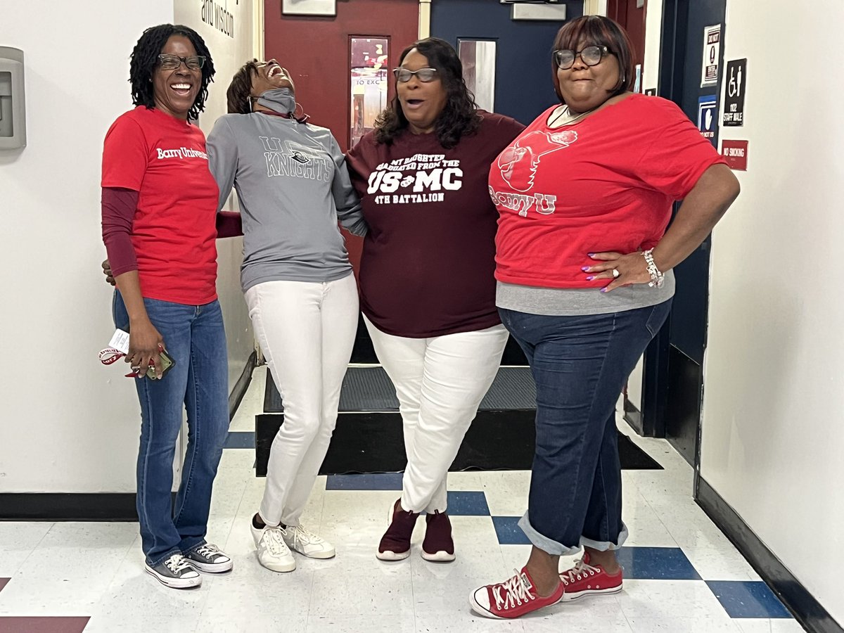 YMPA_LIONS's tweet photo. Kicking off College bound month. We represented for our students! If we can do it, you can do it! #collegebound #lifetimelearners #YMPA #collegeshouldbefree #explores https://t.co/SIwYPEVt3m