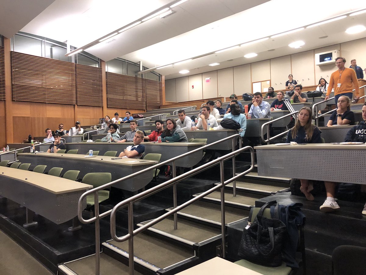 UconnUsig's tweet photo. Students worked through a clinical case in which POCUS clinched the diagnosis, discussed applications of MSK ultrasound across specialties (with a special spotlight on PM&amp;R given by one of our M2s), and practiced MSK scanning on each other using Butterfly IQs https://t.co/LncJQrvrMM