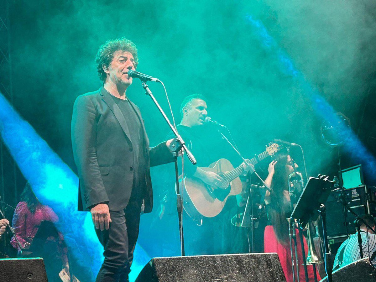 nottericerca's tweet photo. 🎶 L’evento conclusivo di #SuperScienceMe racchiude il senso ed il valore culturale della manifestazione.
@MaxGazze e la #CalabriaOrchestra regalano un viaggio inedito nella musica: i pezzi più famosi del cantautore romano intrisi delle sonorità tipiche della nostra regione. https://t.co/nQMTIIbkpl