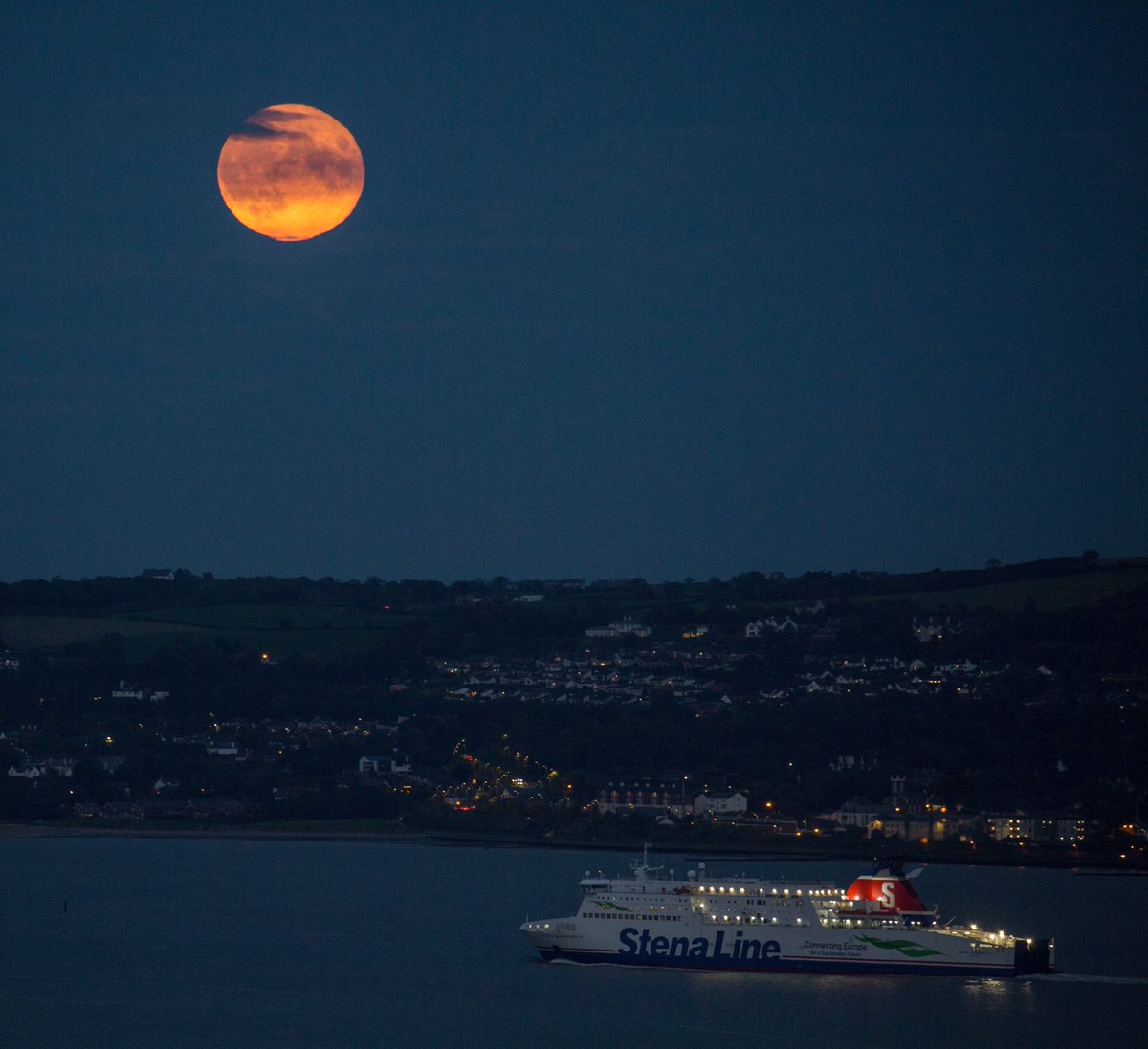Harvest moon, Belfast Lough
#HarvestMoon #moon #belfast