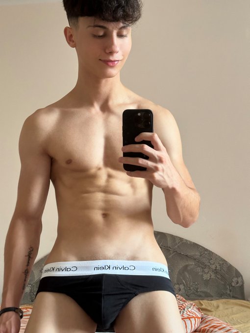 come over 😈 https://t.co/wwaChLssJY