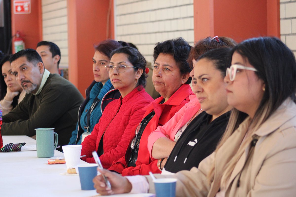 IMPA_Pachuca's tweet photo. Como lo ha instruido el Alcalde @sergiobanosr, con el programa IMPActando Pachuca, 💯 impartimos nuestra plática "Orientación a Agentes Educativos" en el Instituto Hidalguense Marista.
#CiudadDelAprendizaje
@RubenEscalanteM @MeloMichlle @PachucaGob https://t.co/vF34veORKb