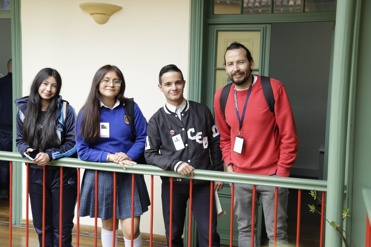 CulturaenBta's tweet photo. En #CulturaEnBogotá nos reunimos  con representantes de la Comisión de Cultura y Artes de la Red de Personeros Distrital. 

El objetivo es generar estrategias para que los jóvenes sigan siendo protagonistas en los espacios de participación en @Bogota. 💛❤️

1/2 https://t.co/snqAulNFUe
