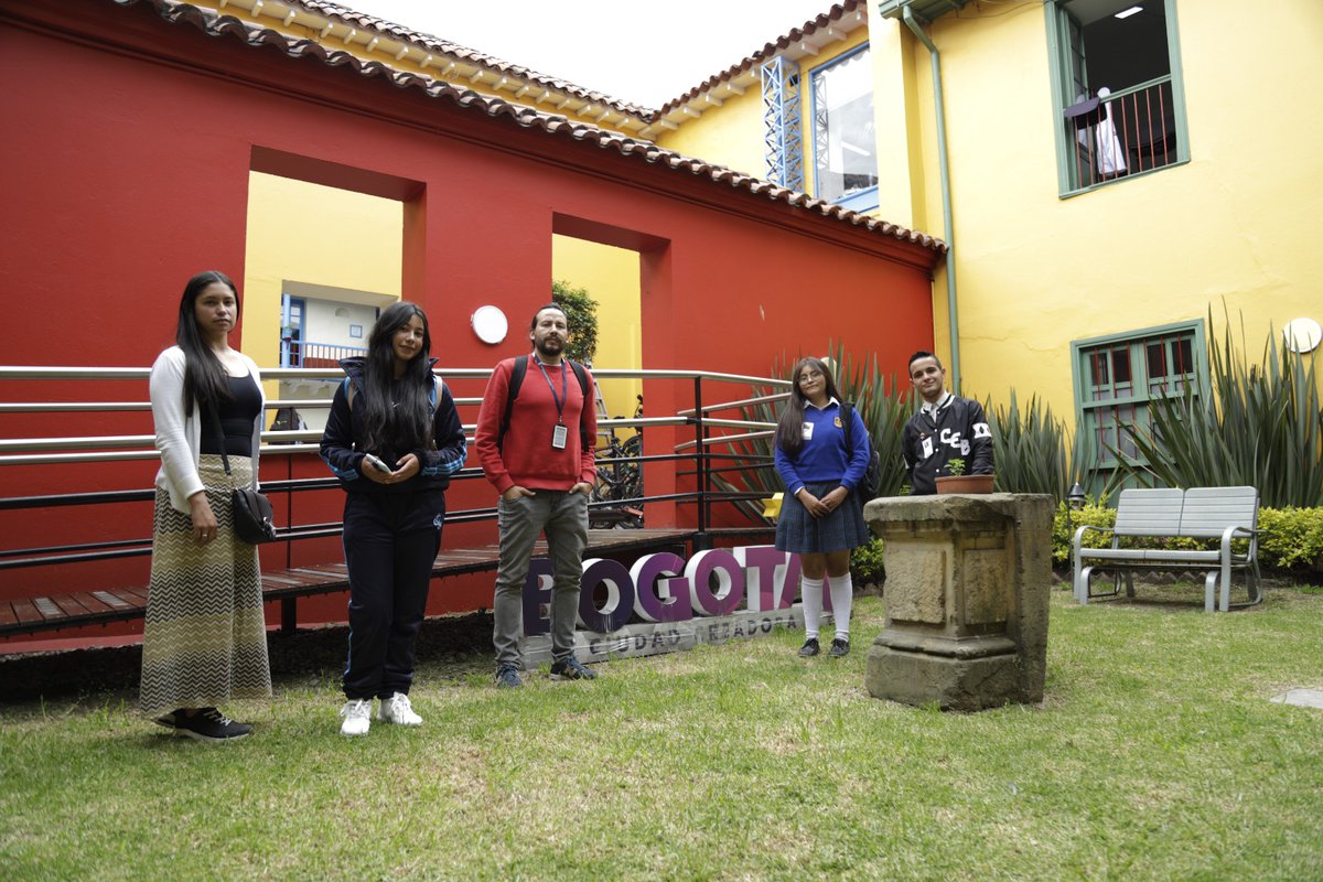 CulturaenBta's tweet photo. En #CulturaEnBogotá nos reunimos  con representantes de la Comisión de Cultura y Artes de la Red de Personeros Distrital. 

El objetivo es generar estrategias para que los jóvenes sigan siendo protagonistas en los espacios de participación en @Bogota. 💛❤️

1/2 https://t.co/snqAulNFUe