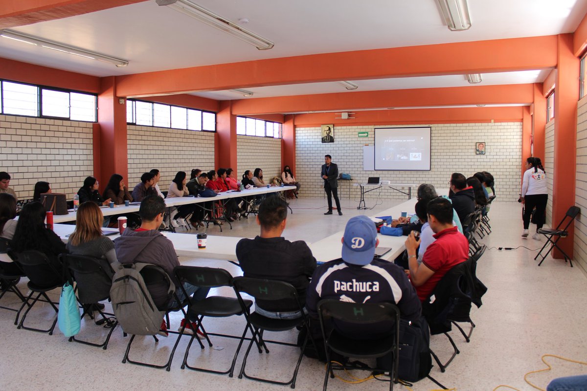 IMPA_Pachuca's tweet photo. Como lo ha instruido el Alcalde @sergiobanosr, con el programa IMPActando Pachuca, 💯 impartimos nuestra plática "Orientación a Agentes Educativos" en el Instituto Hidalguense Marista.
#CiudadDelAprendizaje
@RubenEscalanteM @MeloMichlle @PachucaGob https://t.co/vF34veORKb