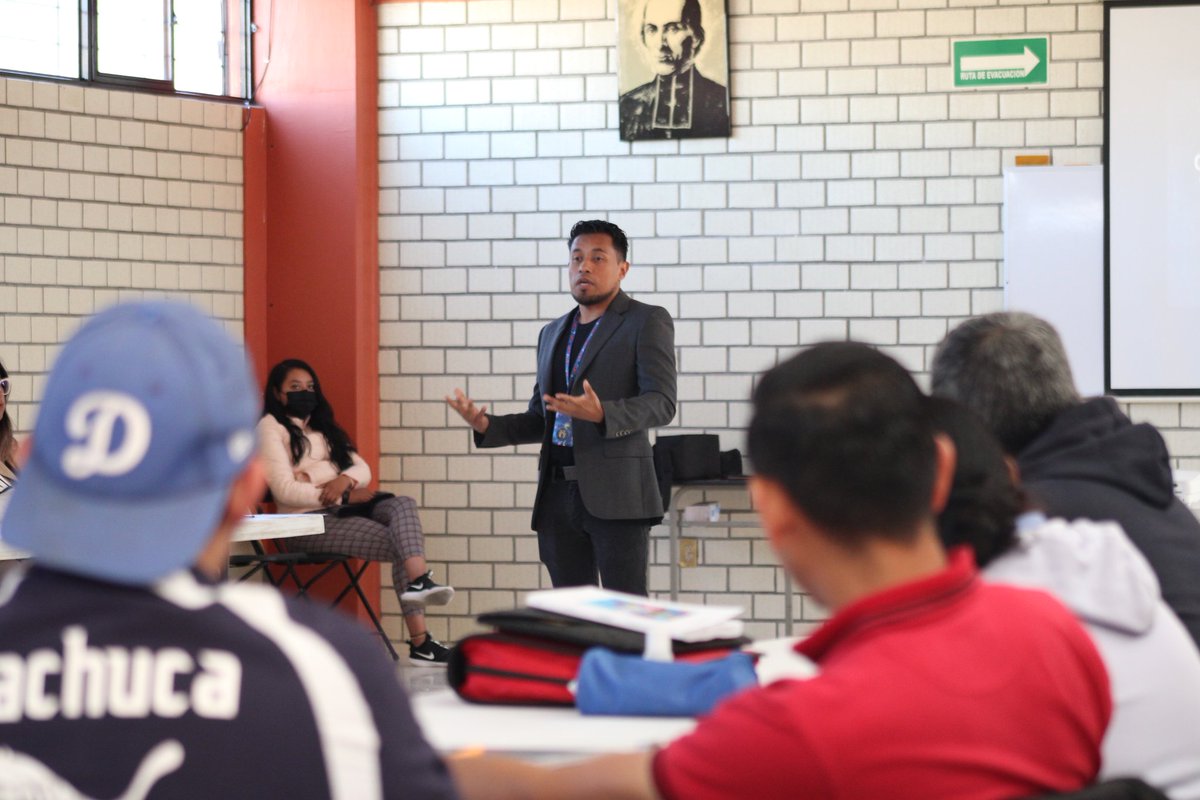IMPA_Pachuca's tweet photo. Como lo ha instruido el Alcalde @sergiobanosr, con el programa IMPActando Pachuca, 💯 impartimos nuestra plática "Orientación a Agentes Educativos" en el Instituto Hidalguense Marista.
#CiudadDelAprendizaje
@RubenEscalanteM @MeloMichlle @PachucaGob https://t.co/vF34veORKb