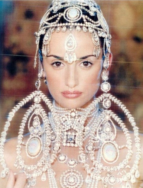 mlleinprada's tweet photo. how to forget about penelope cruz for vogue españa february issue (2000) https://t.co/io9upGY7pV