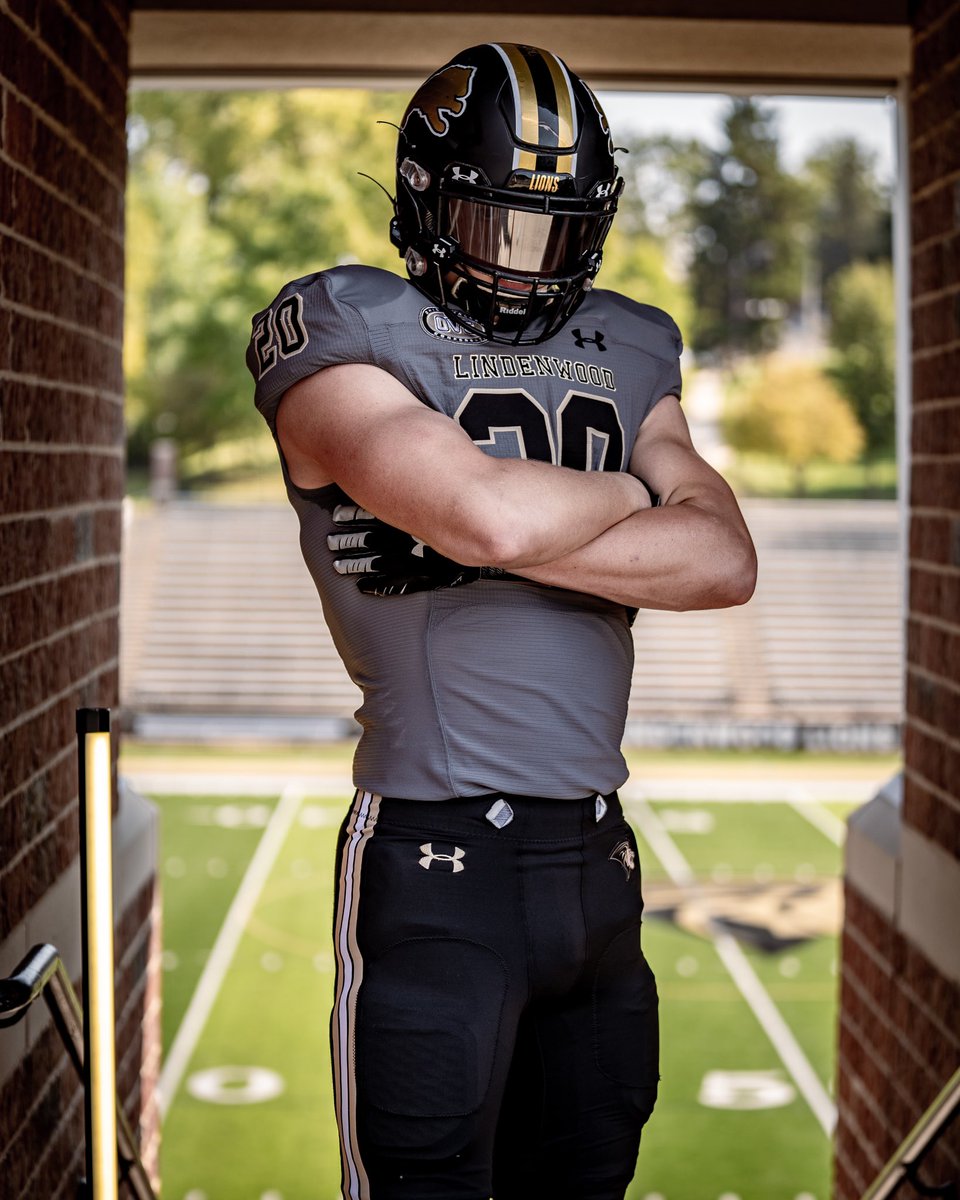 LindenwoodFB's tweet photo. Fit check: ⚫️ 🌫⚫️

Come see them in action from the best seats in the house 🏟️

#GoLions | #CTC https://t.co/SxW5fx514m