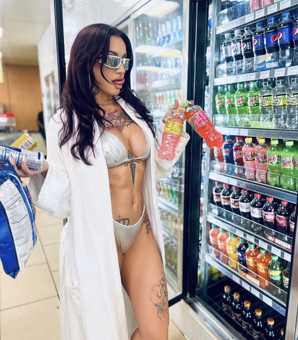 What snack you picking?🥤🍿 https://t.co/IqEz0xWDfT