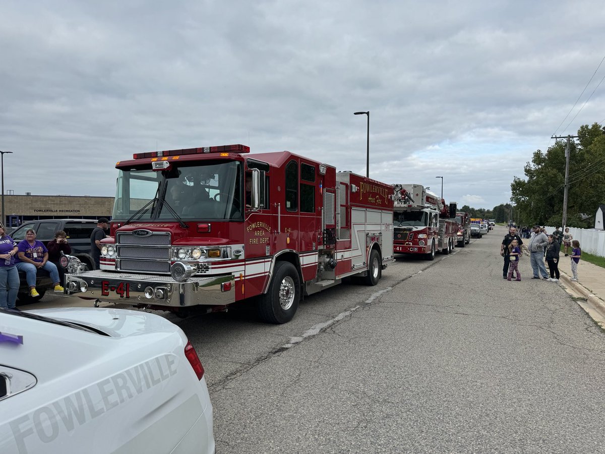 Almost ready to start the homecoming parade!!! #goglads