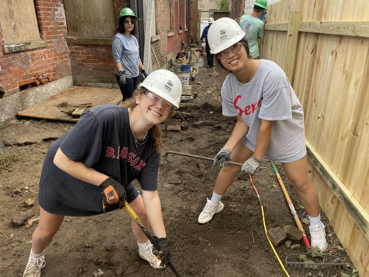 gunnlccd's tweet photo. Another successful Service Day for @CountryDay US students! Such fantastic and meaningful work done to help out @turner_farm, @M25M_org, @CincyParks, @HabitatCincy, @cincynature, @SSOhioInc, and Clutter 2 Care! #wearecountryday #virtueinaction https://t.co/NEiDNcSa57