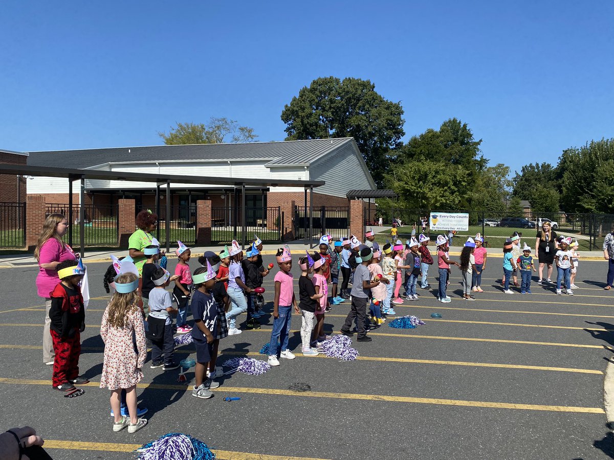 What better way to wrap up a week of learning than to celebrate with Kinder in their Name Parade!  They have worked hard to read and write the letters in their name!  Way to go Kindergarten! #eaglesemerge <a href="/ebenezer_avenue/">ebenezer_avenue</a> <a href="/RockHillSchools/">Rock Hill Schools</a>