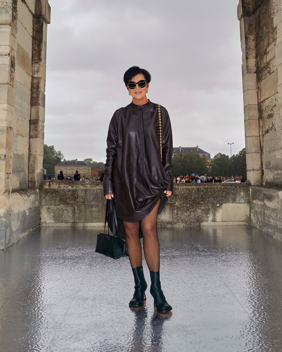 Kris Jenner arrives for the LOEWE Spring Summer 2024 women's runway show held at Chteau de Vincennes in Paris. #LOEWE Kris Jenner arrives for the LOEWE Spring Summer 2024 women's runway show held at Chteau de Vincennes in Paris. #LOEWE